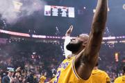 JNSPORTS-詹姆斯迎来十五赛季高光表现，雄鹿球迷沸腾！的简单介绍