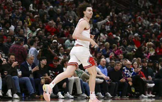 包含NBA季后赛今晚走向成谜，芝加哥公牛内部沟通，底气十足，轮换策略成焦点的词条